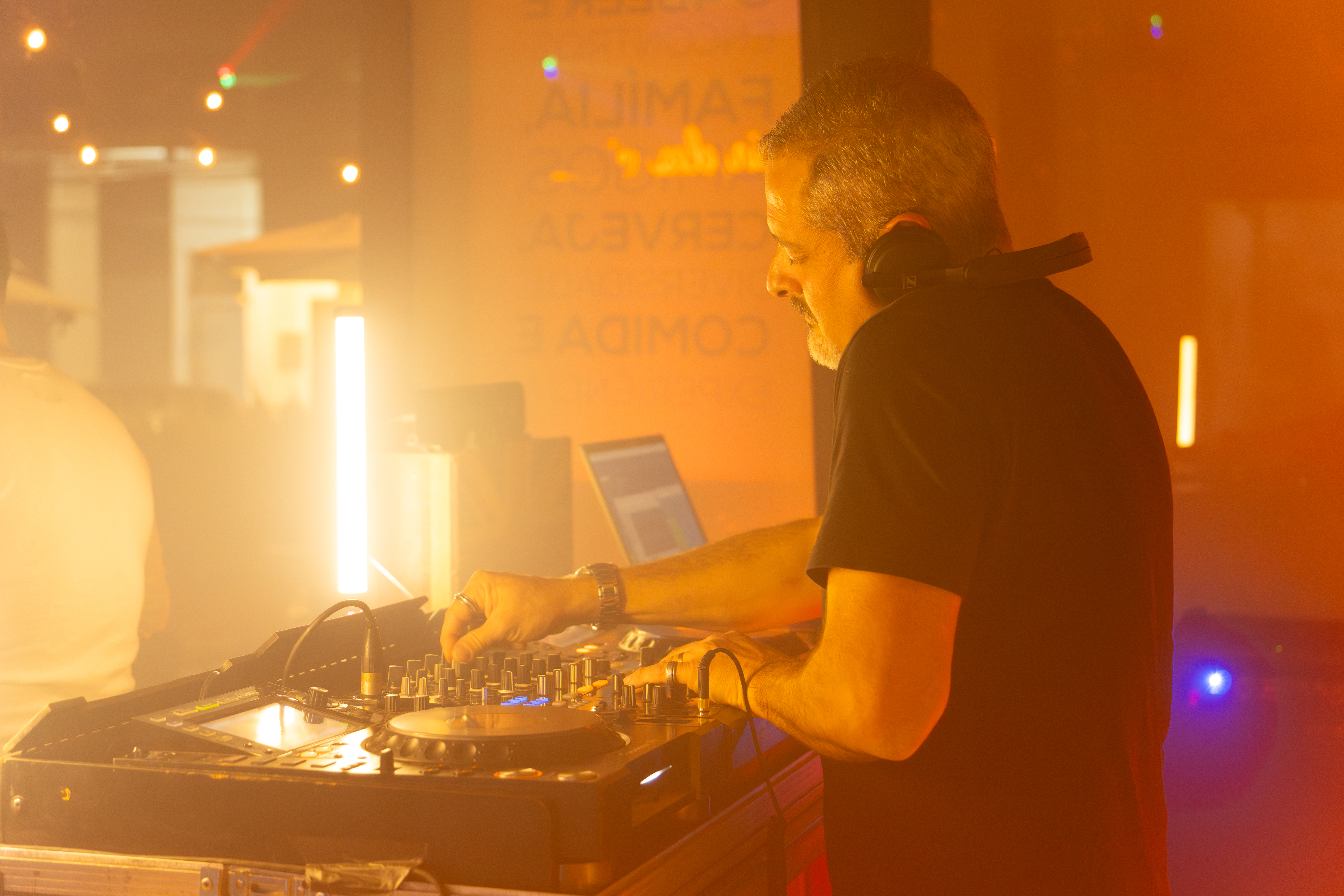 Registro social da parte noturna da Sessions na 4Beer